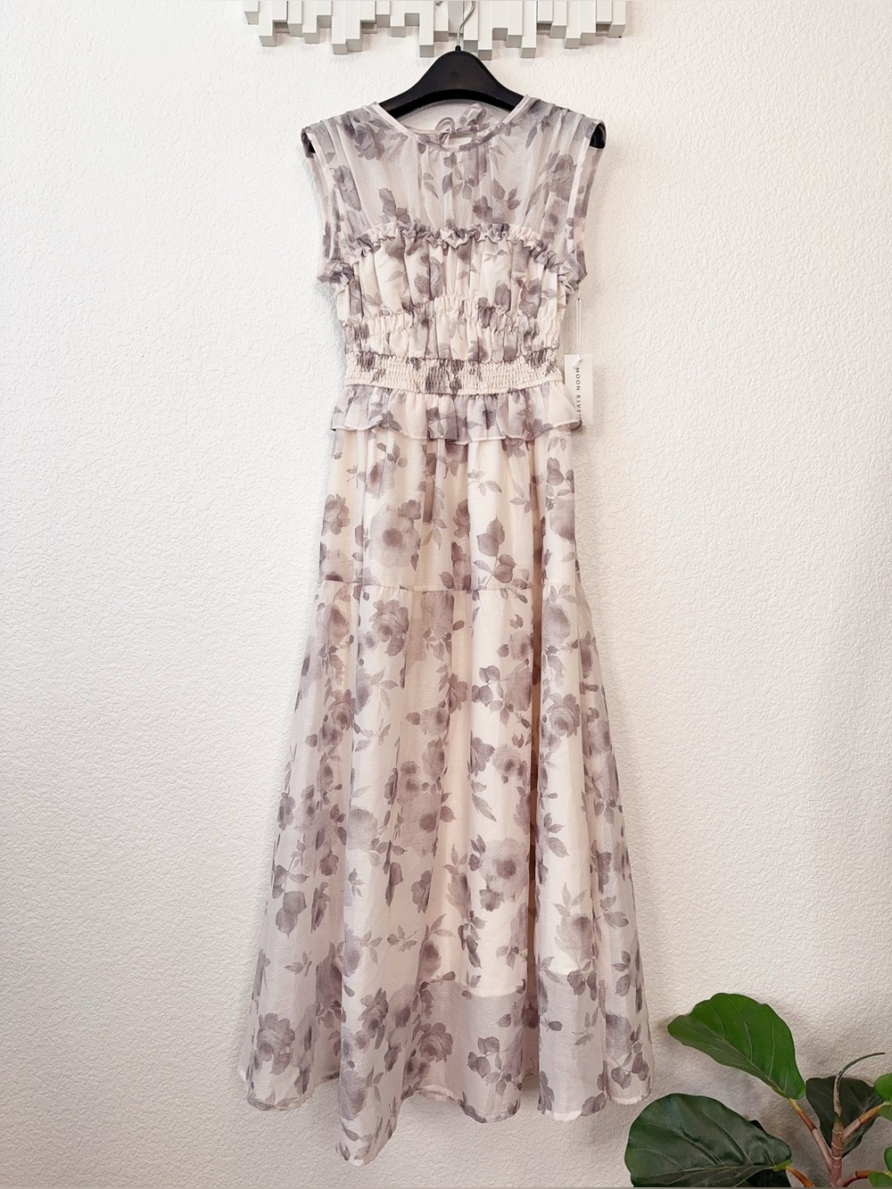 Moon River Chiffon Smocked Floral Midi Dress Off White Black $120 Small - Picture 2 of 6